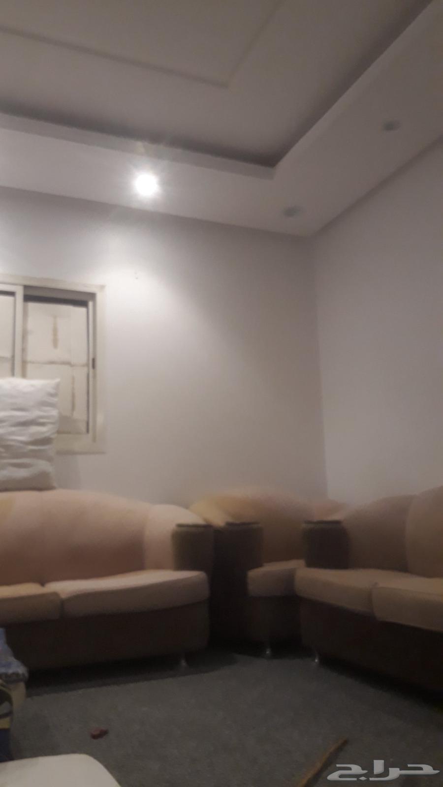 مجلس وكنب بحاله جيده يحتاج لغسل63699534257026111
