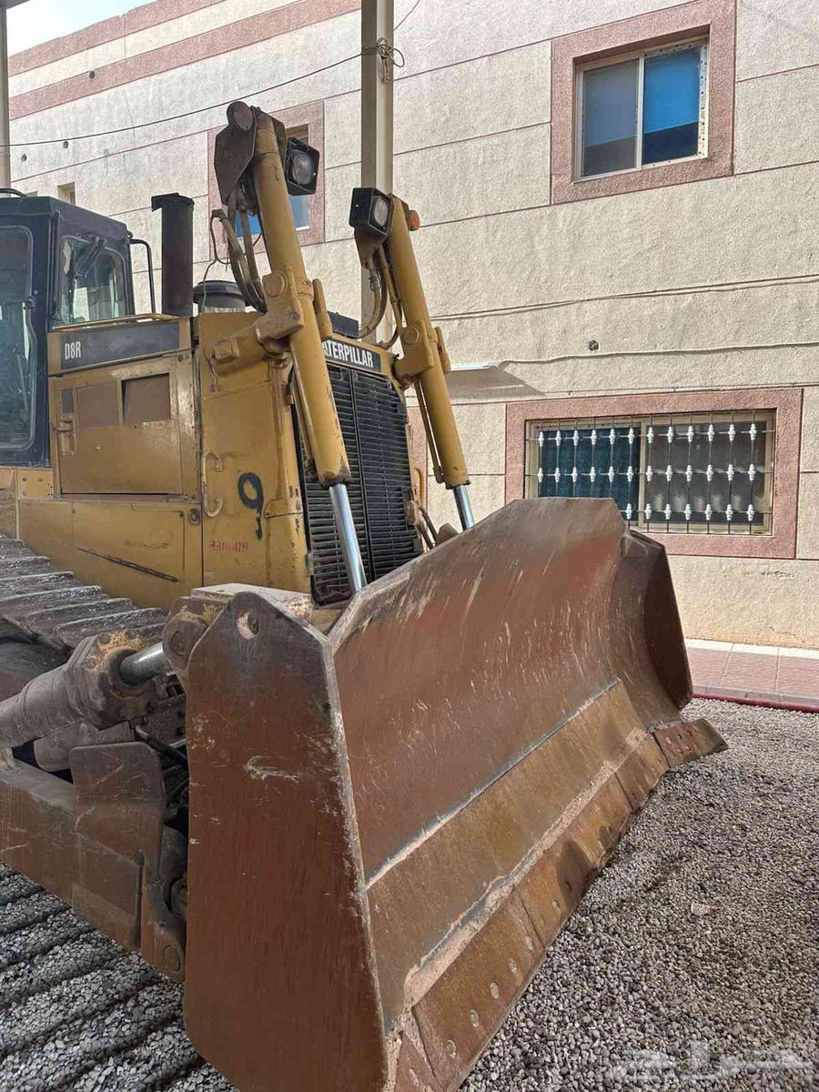 I am an idle bulldozer driver in Riyadh with ten years of experience63777778189826110