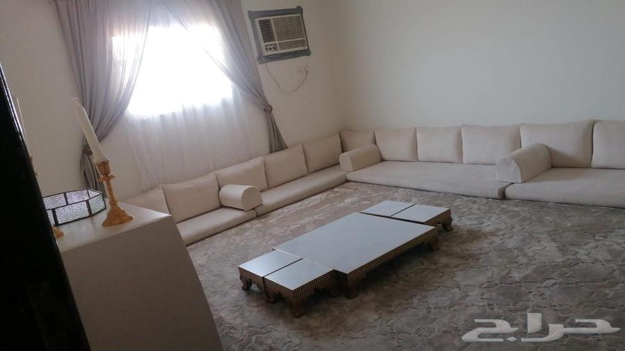 مجلس عربي ممتاز شبه جديد 12 متر مع طاولات63704392385281110