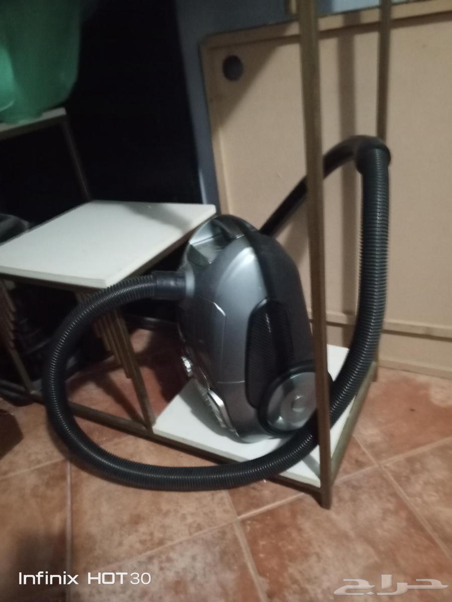 ثنتين مكانس كهربائيه شغالات بس يبغالهن شوية صيانه63706214562305110
