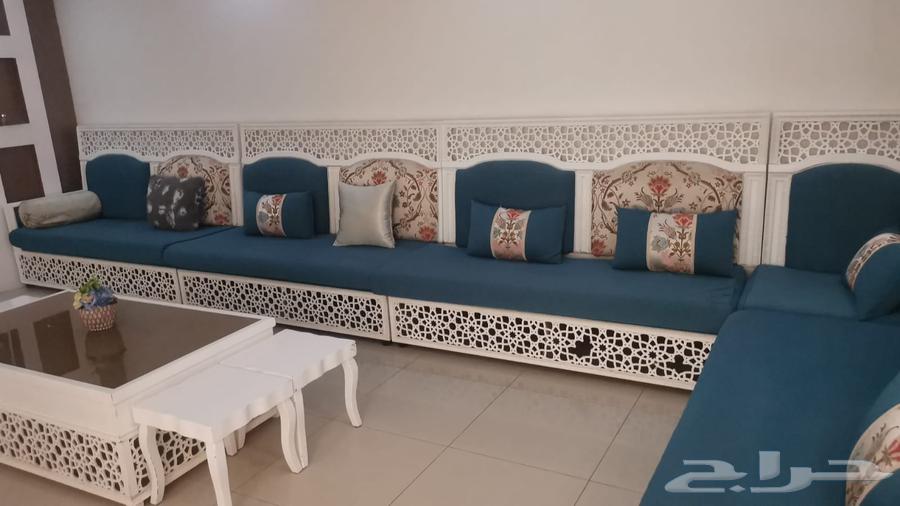 كنب صاله للبيع ومخاد خشبيه مجلس نساء ( الأثاث مستعمل ونظيف)63703677581569111