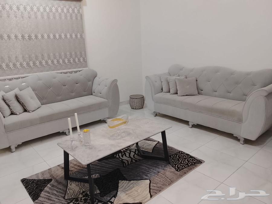 Semi-new living room set with table and carpet63699533773313111