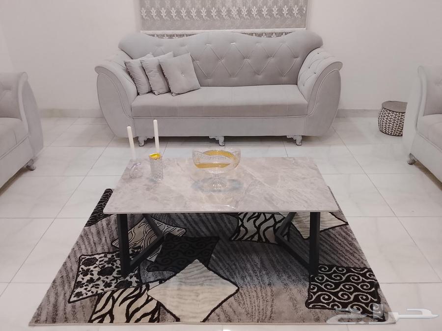 Semi-new living room set with table and carpet63699533773313110