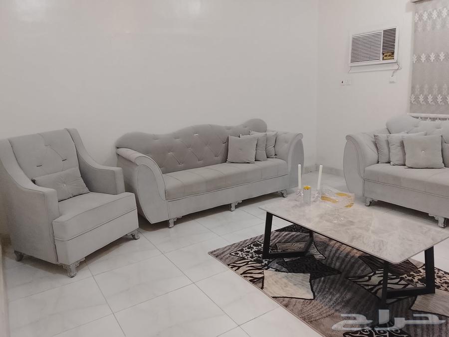 Semi-new living room set with table and carpet63699533773313112