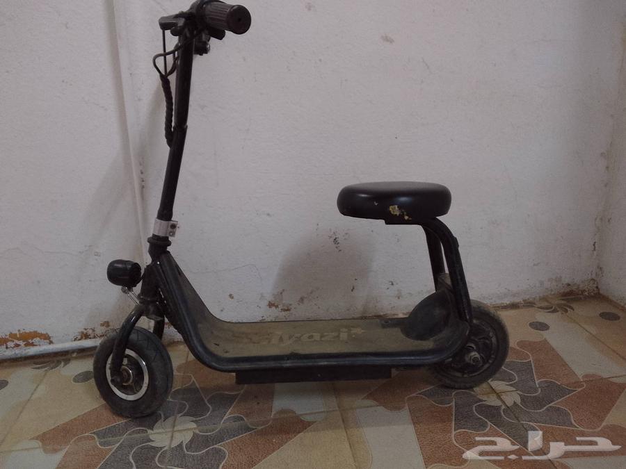سكوتر للبيع. شغال أموره طيبه63706030555779111