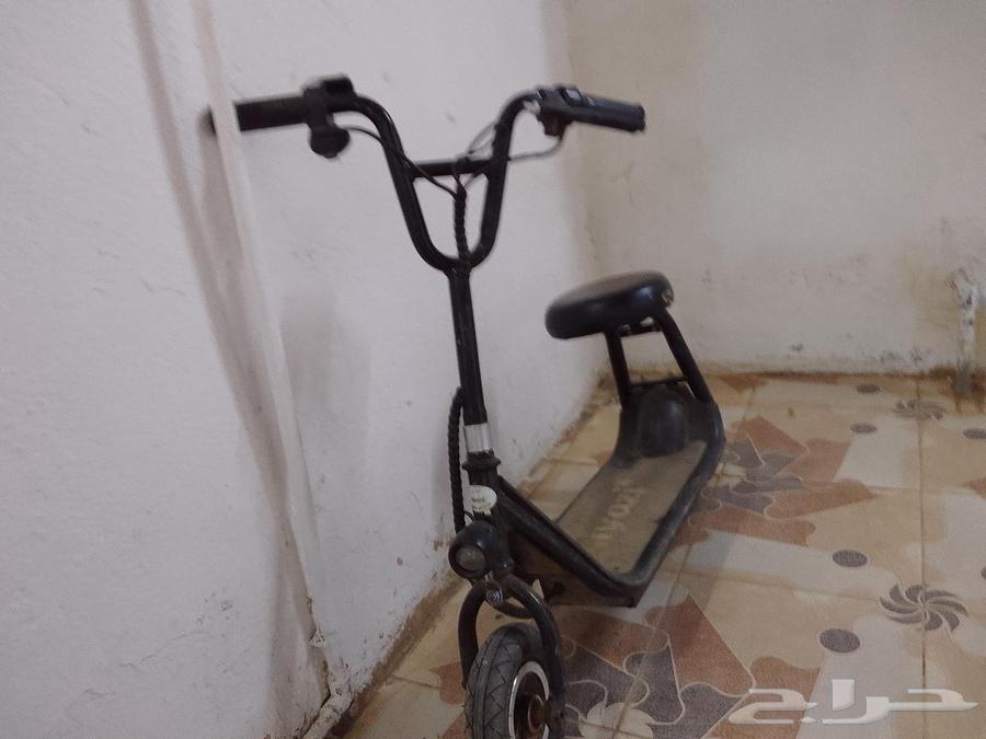سكوتر للبيع. شغال أموره طيبه63706030555779110
