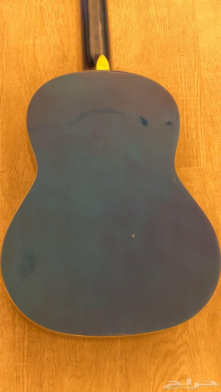 Classic Guitar with Six Nylon Strings Semi63699628267522112