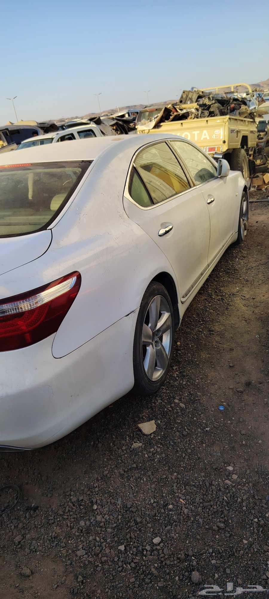 Abu Rameh Lexus 460 Spare Parts Dismantling63776073325314111