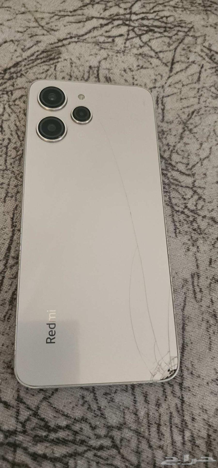 Redmi phone broken from the front with a small crack and broken from the back63700365942531110