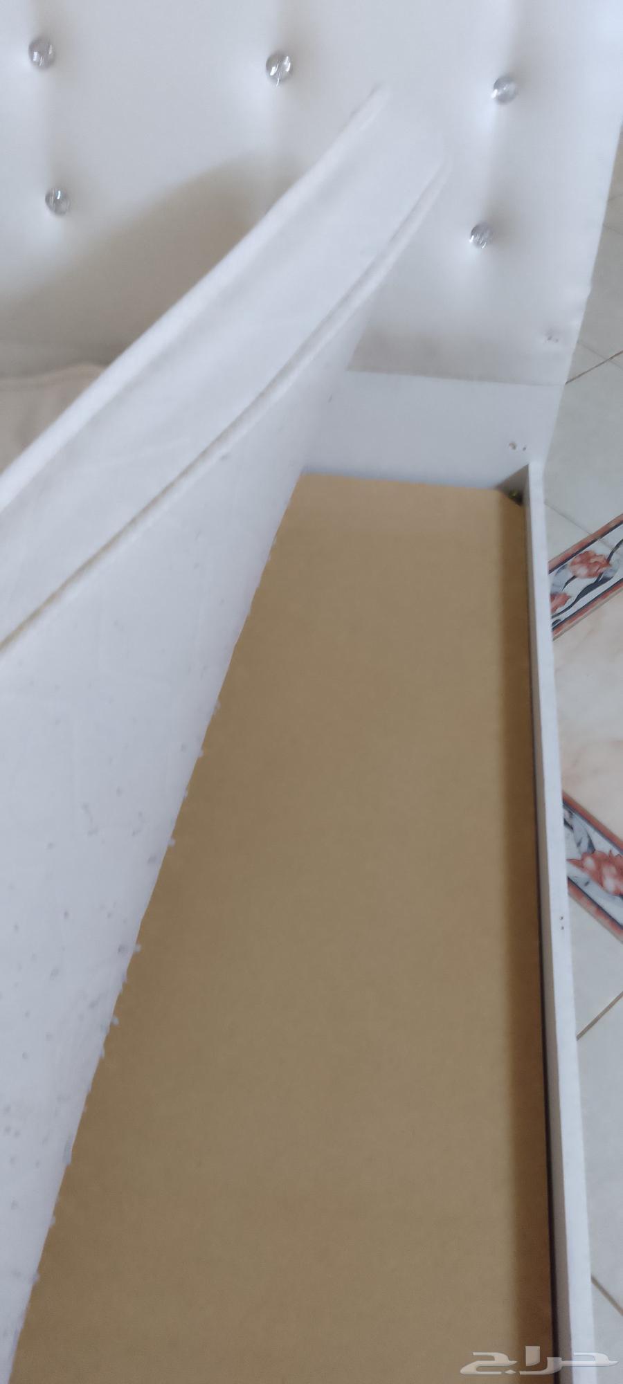 Single bed with child barrier63699636699907111