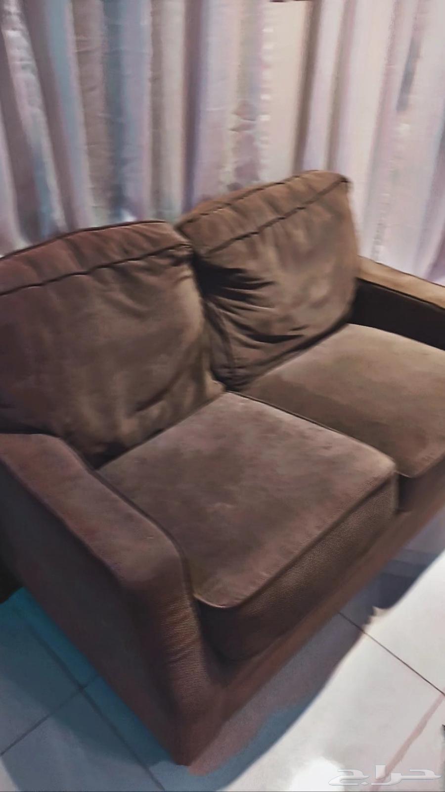 Very comfortable and clean sofa set, reason for selling: changing room decor63715932298371110
