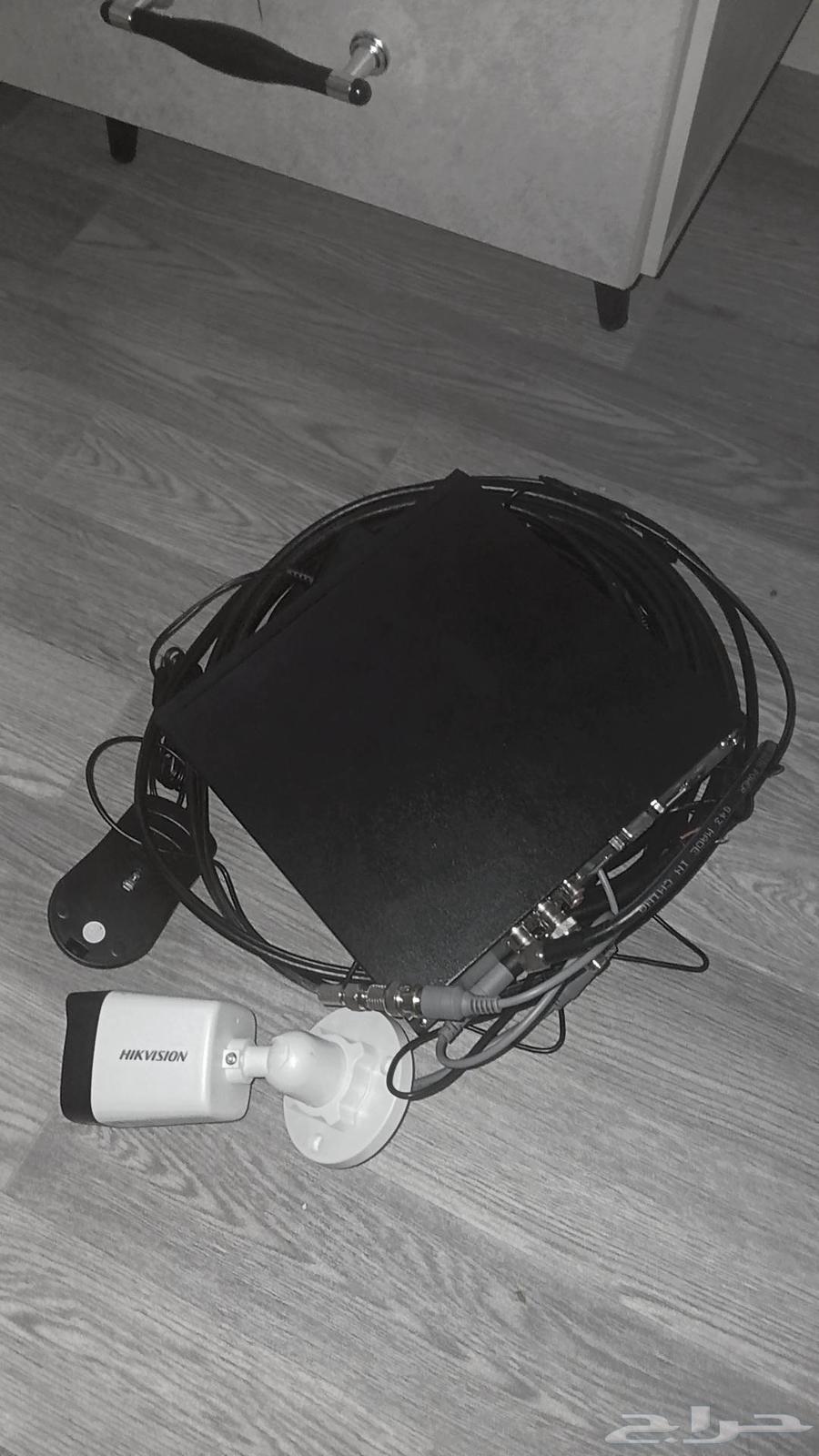 Surveillance camera for sale with accessories, asking 200, used for 3 months63714058125059110