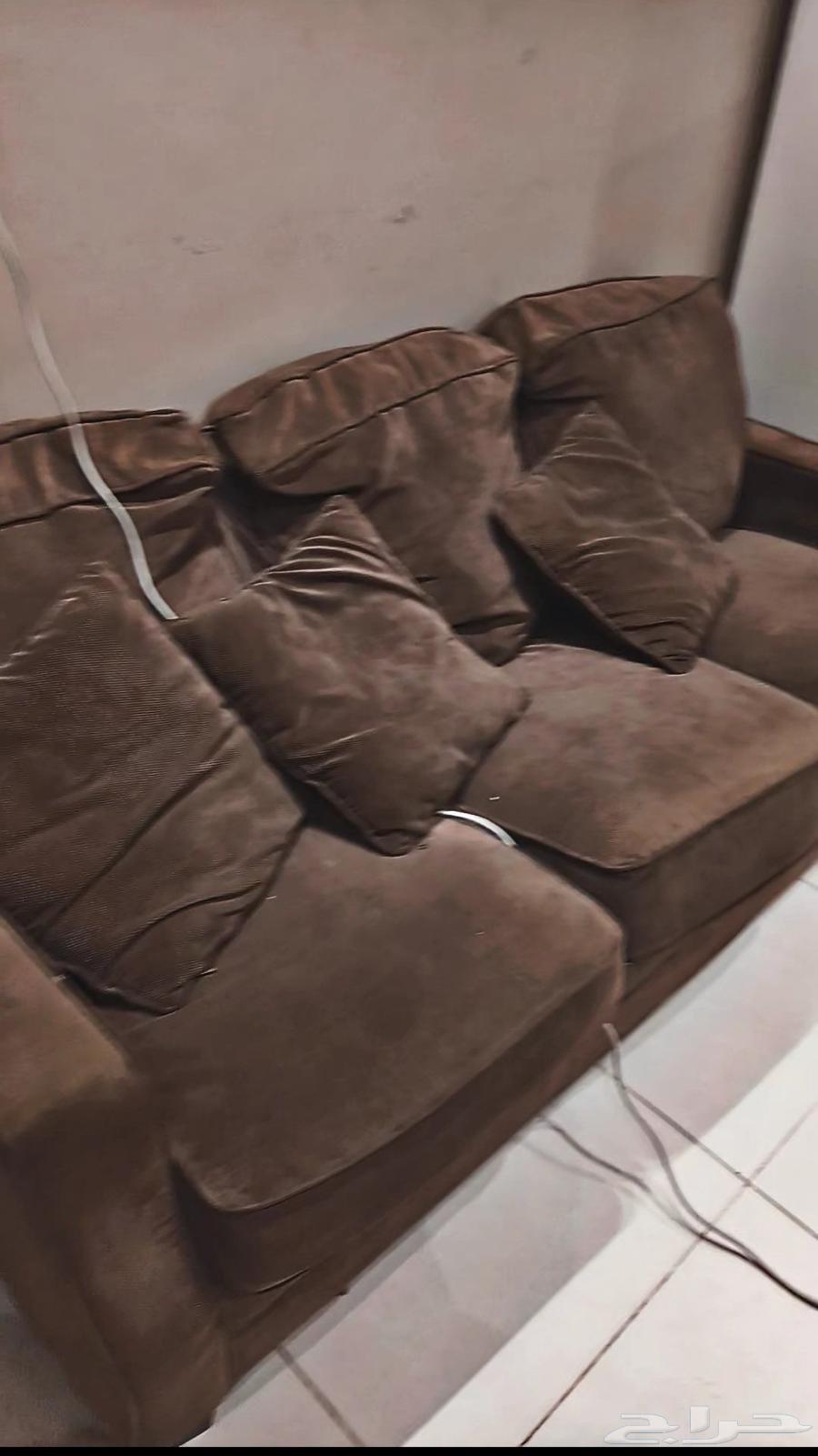 Very comfortable and clean sofa set, reason for selling: changing room decor63715932298371112
