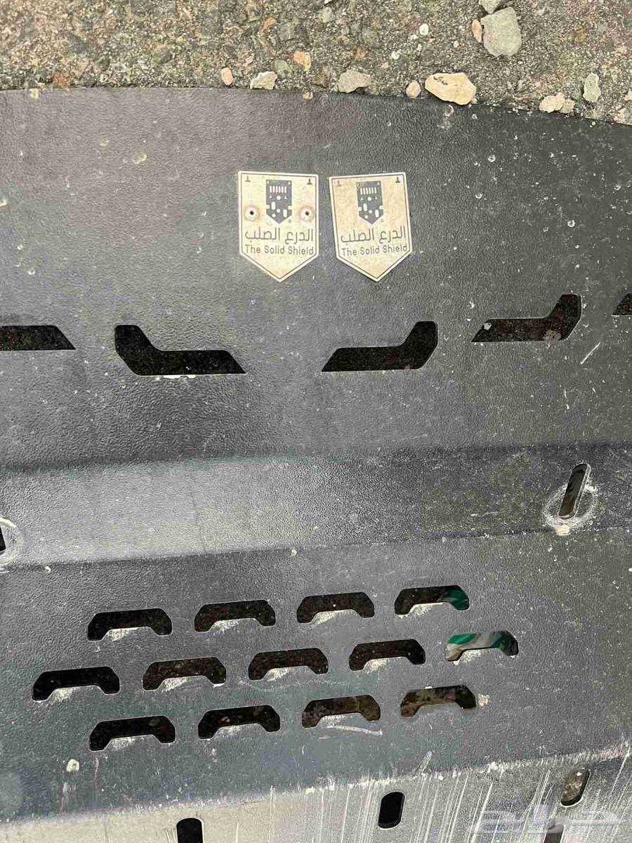 Steel armor plate installed on a double cabin Hilux, two grilles, diesel engine, 2800 cc63798369096450112
