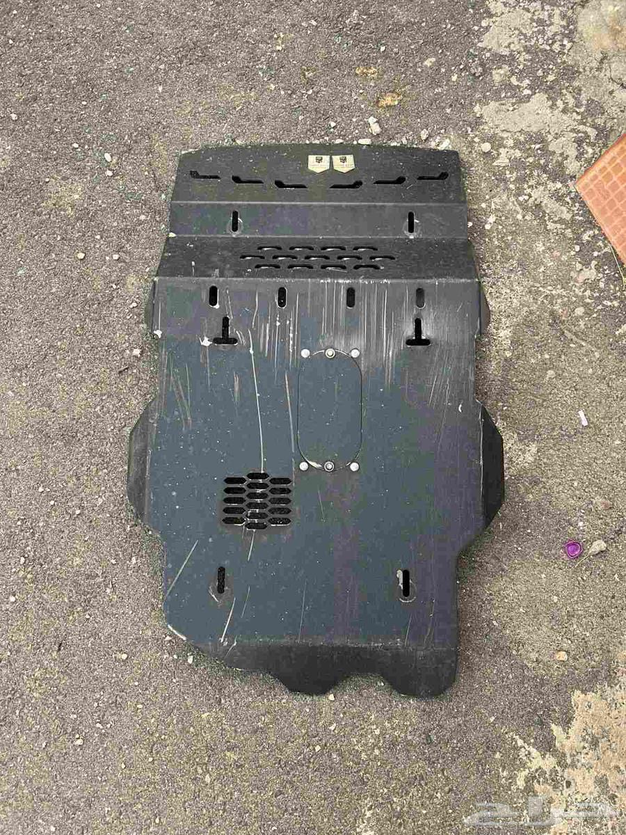 Steel armor plate installed on a double cabin Hilux, two grilles, diesel engine, 2800 cc63798369096450111