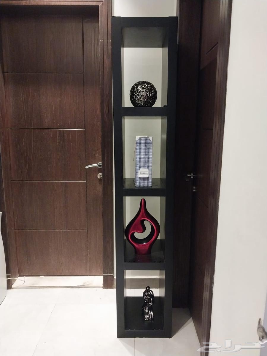 Table with TV stand and internal connection.63708123238915111