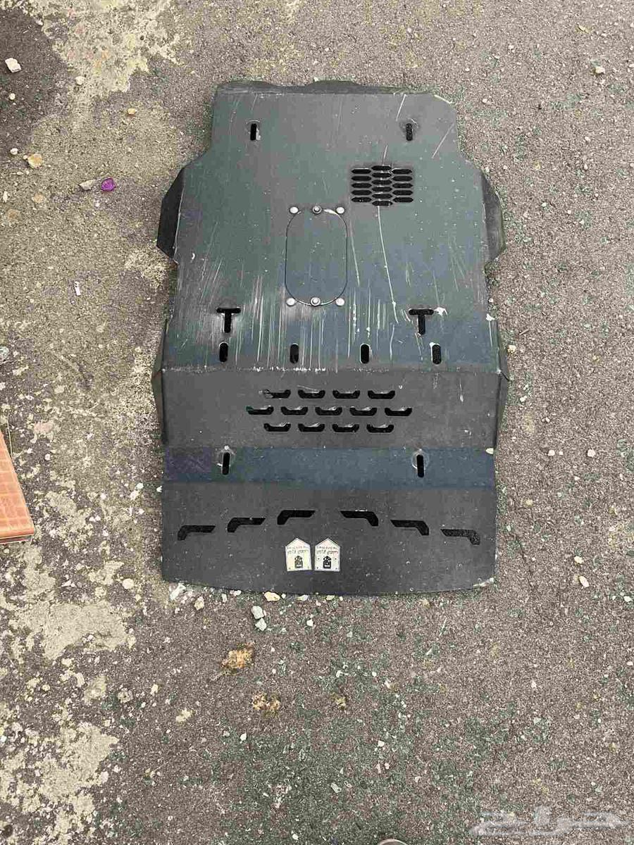 Steel armor plate installed on a double cabin Hilux, two grilles, diesel engine, 2800 cc63798369096450110