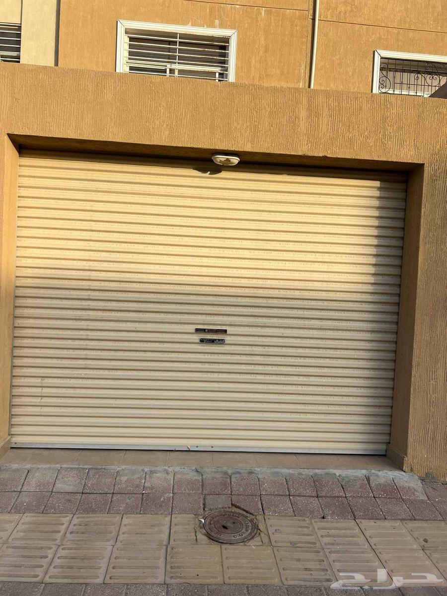 للبيع باب كراج كهربائي بحالة ممتازة63709194480002110