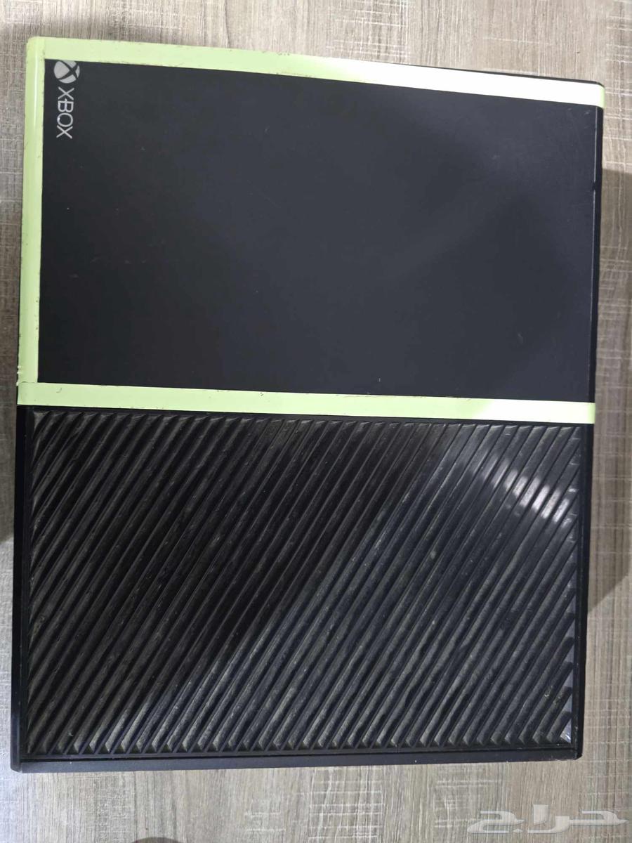 With Xbox One controller63712405976963110