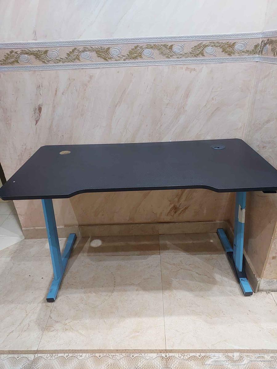 طاولة قيمينق بحاله جيده63716020364545110