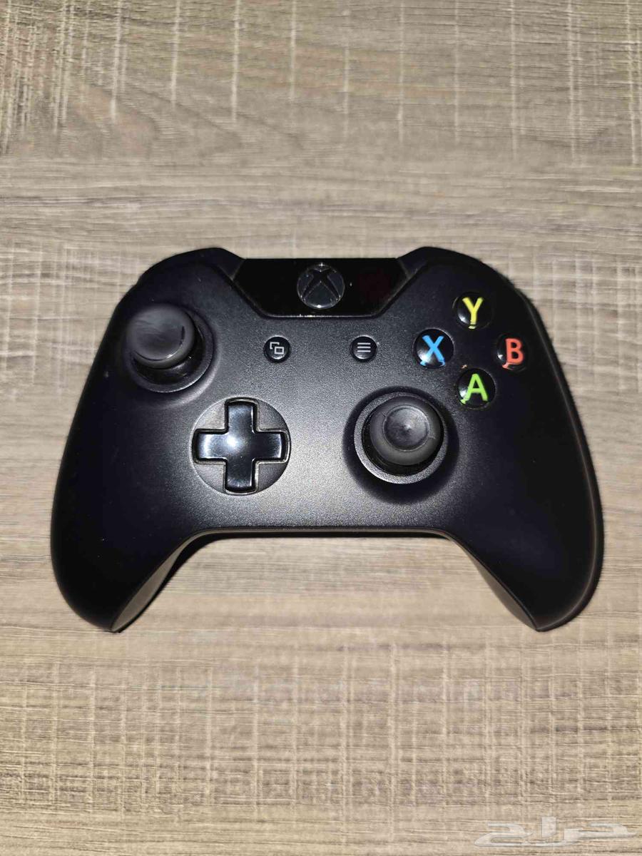 With Xbox One controller63712405976963113
