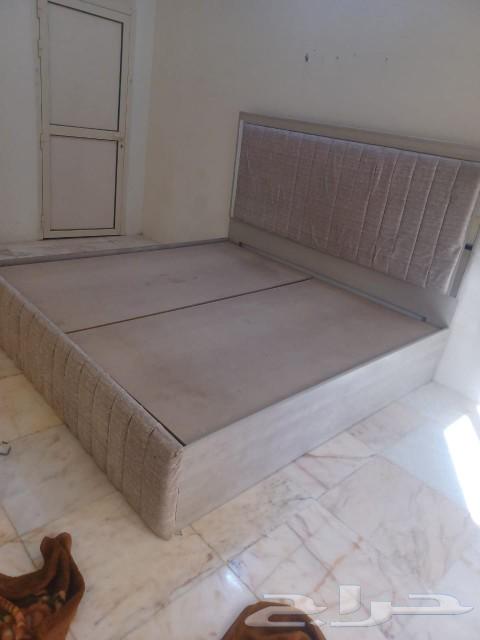 سرير نفرين بحاله ممتازه مع طبليتين بسعر رخيص63709022741505111