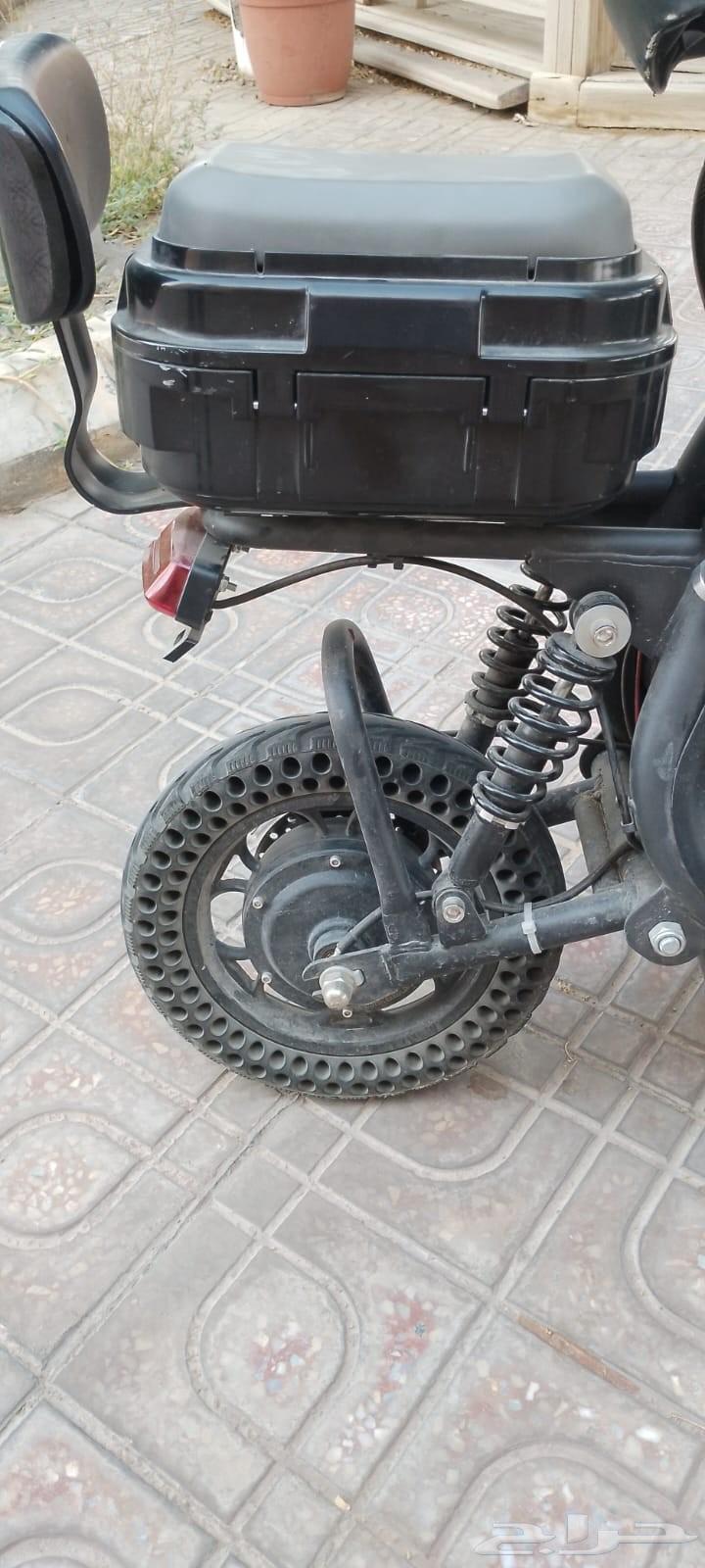 سكوتر الوحش للبيع أغراضه كلها موجودة معاه استخدام قليل63711678980354112