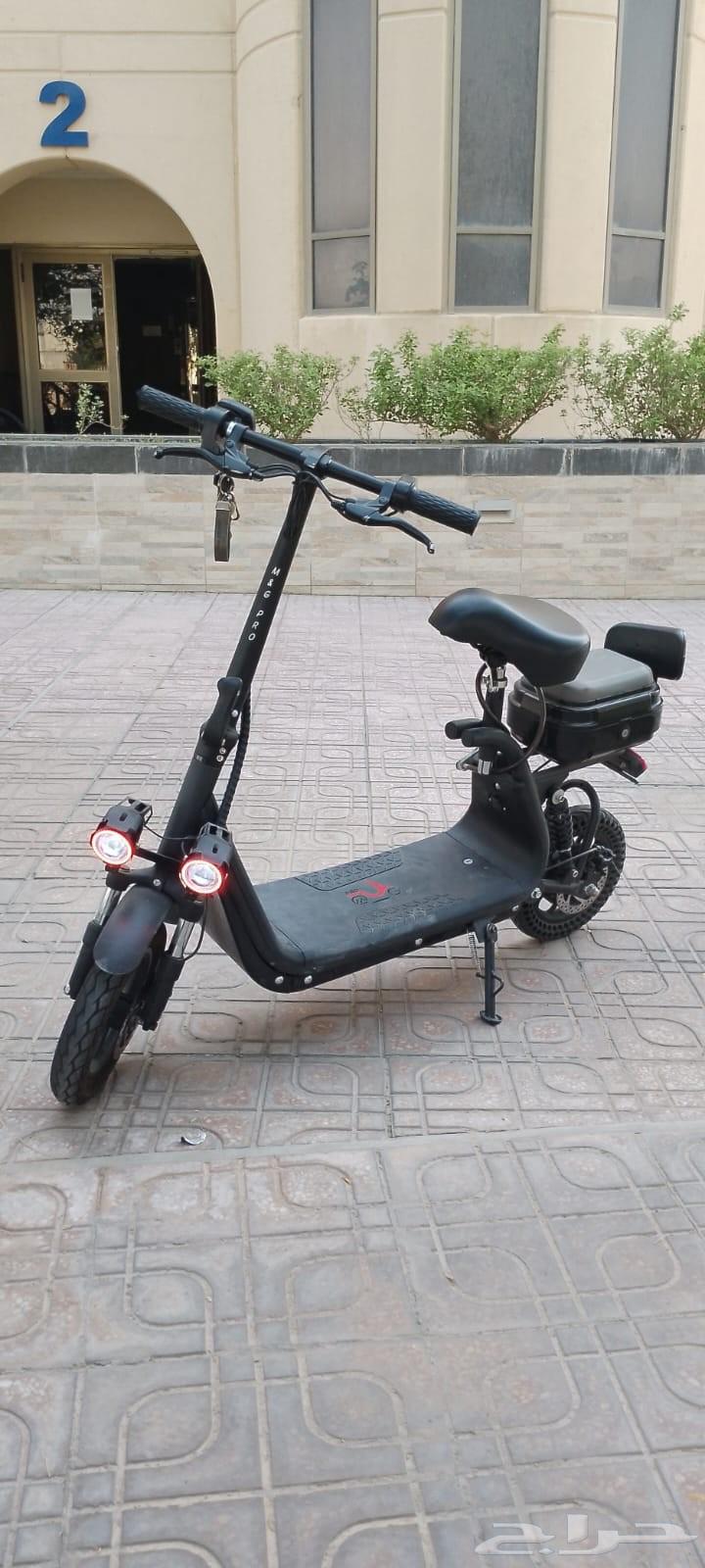سكوتر الوحش للبيع أغراضه كلها موجودة معاه استخدام قليل63711678980354110