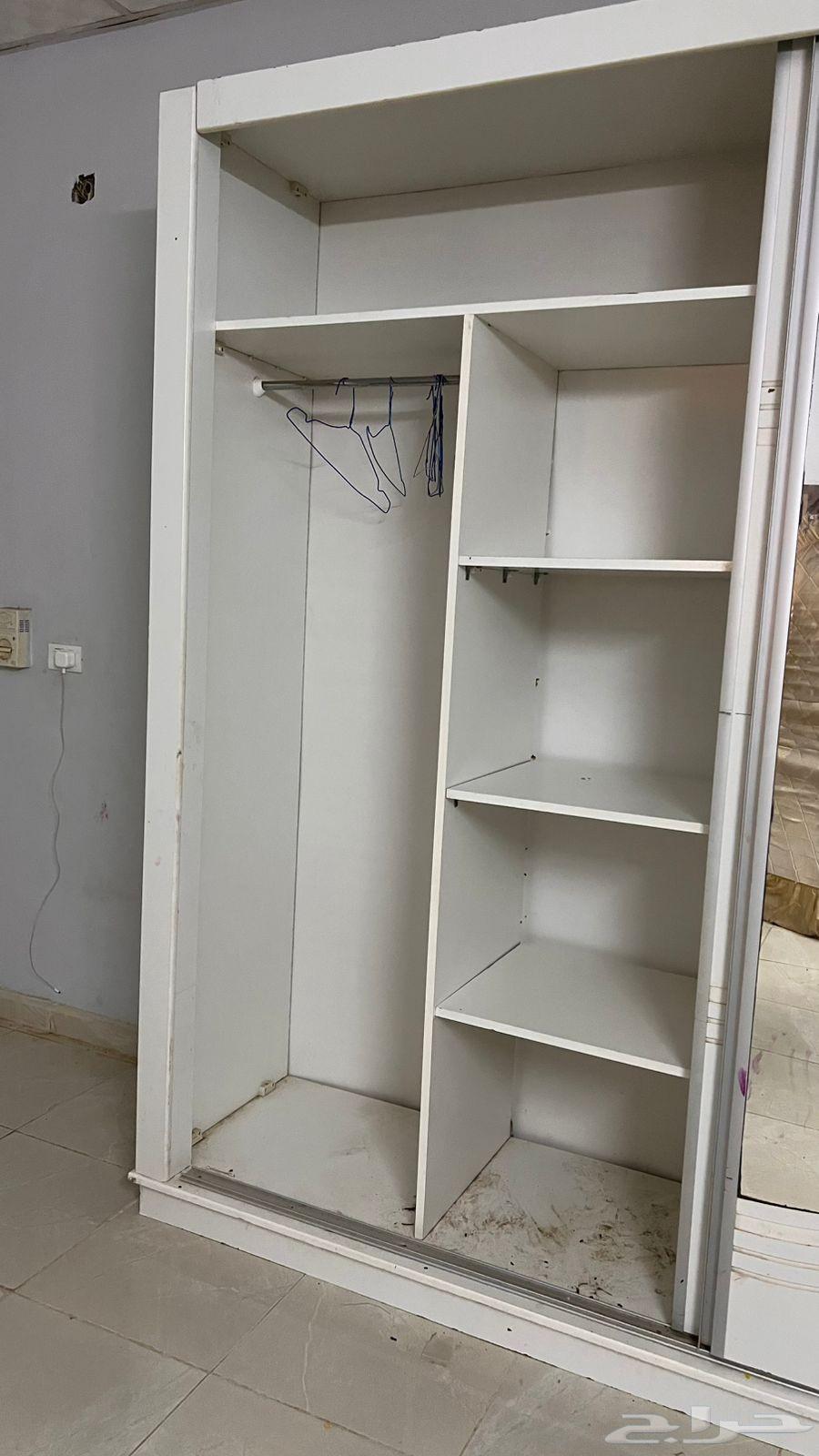 غرفة نوم مستخدمه جيده فيه بالسرير كسر بسيط إلا تربيط وترجع63709846484098111