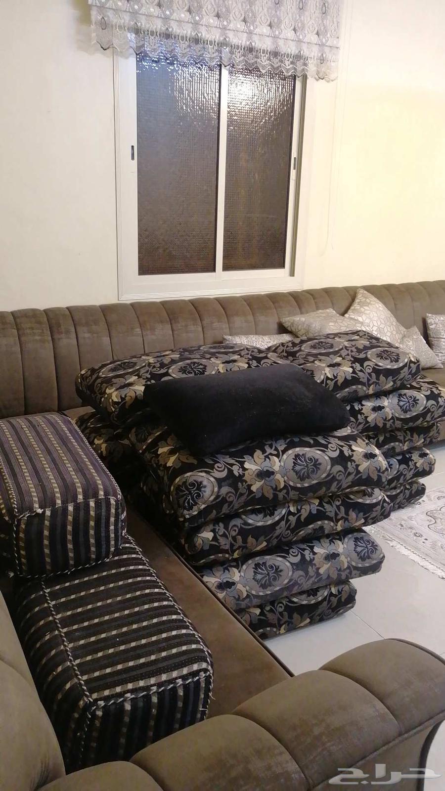A clean full set, nothing missing except 3 pillows. 3 pillows63727639450370113
