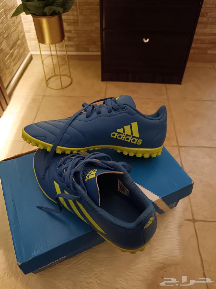 Authentic Adidas from the UK, never used, size 6.5 USA equals 39.563717337306498111
