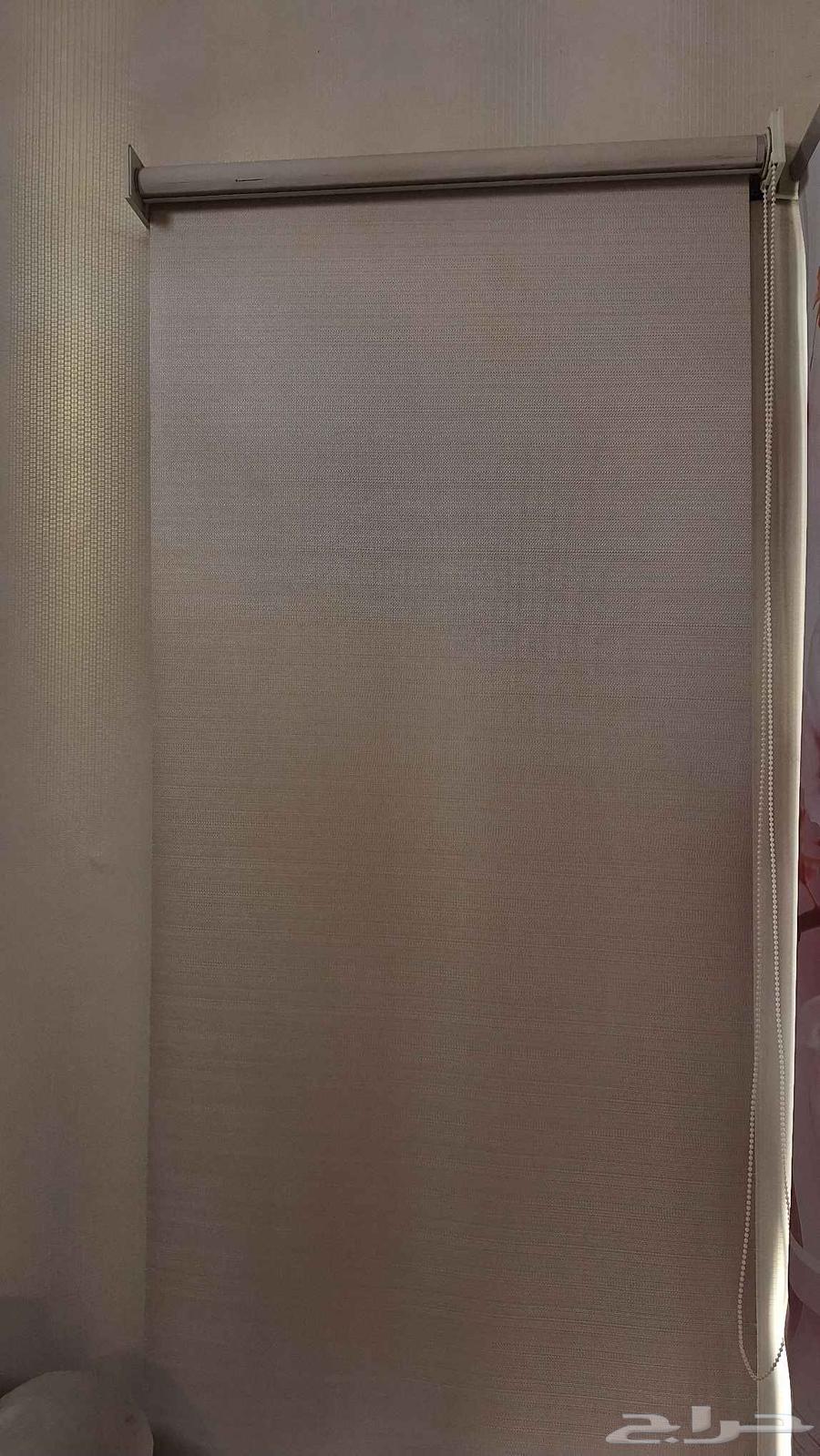 Sofa, curtains, carpet, and three tables63725997319042113