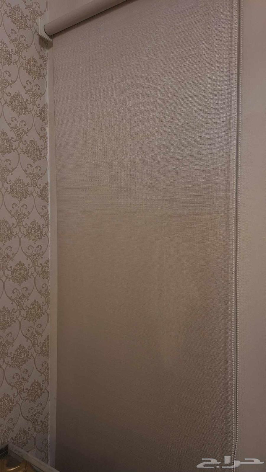 Sofa, curtains, carpet, and three tables63725997319042112