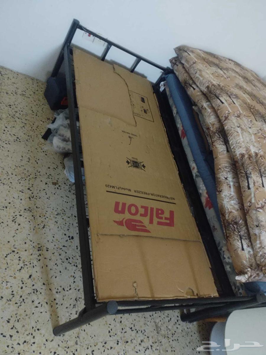 Iron bed and mobile internet router63720946704897110