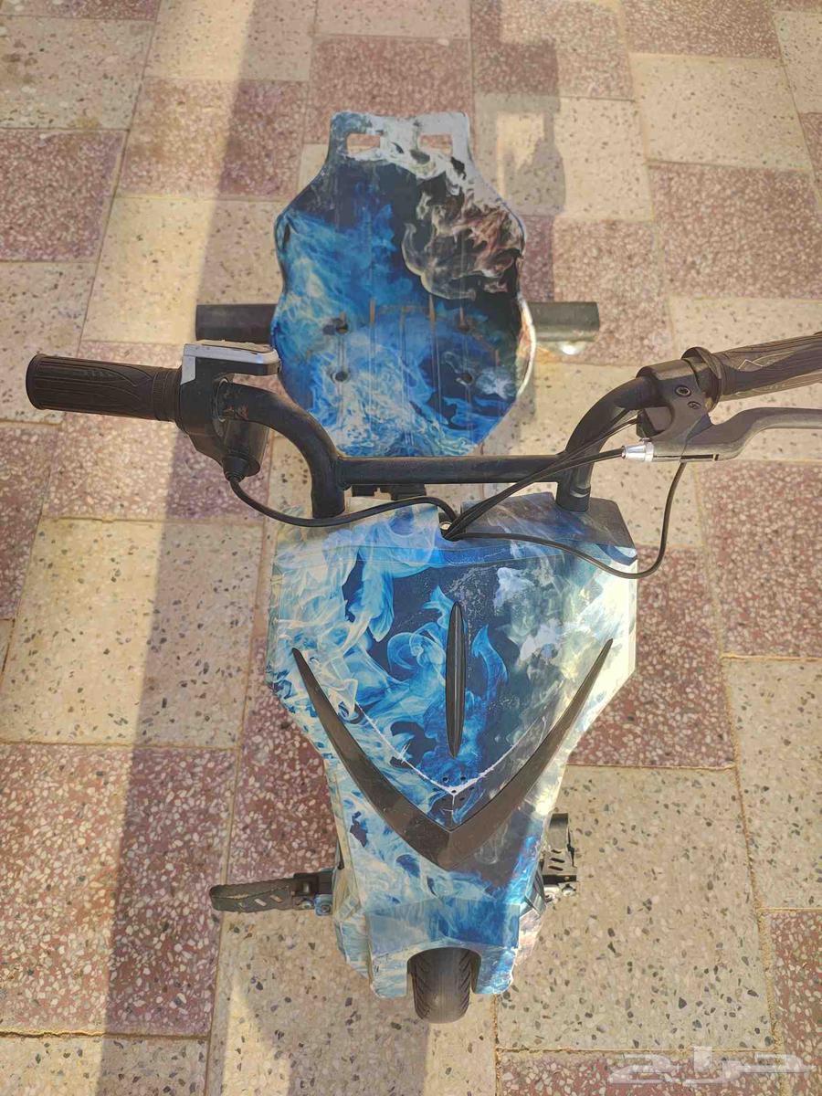 2 scooters in good condition, top of Soma63724764390913110