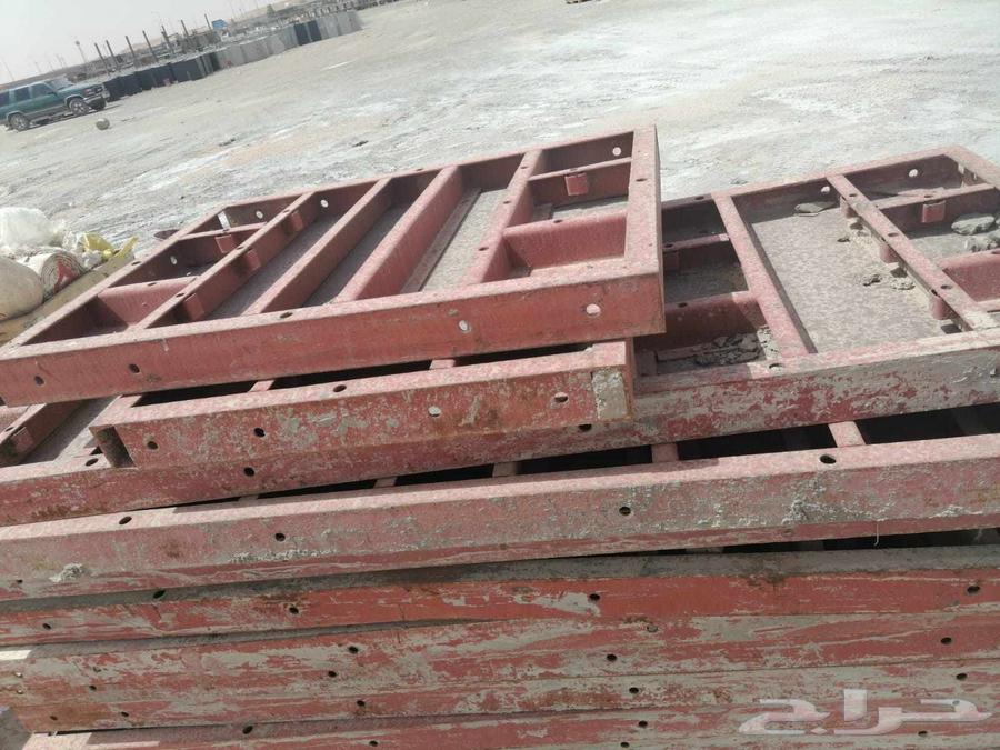Approximately 80 retaining wall blocks, each 240 cm in length and 120 cm in width63727639284099113