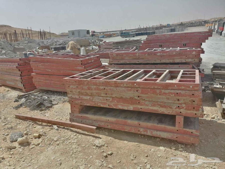 Approximately 80 retaining wall blocks, each 240 cm in length and 120 cm in width63727639284099111