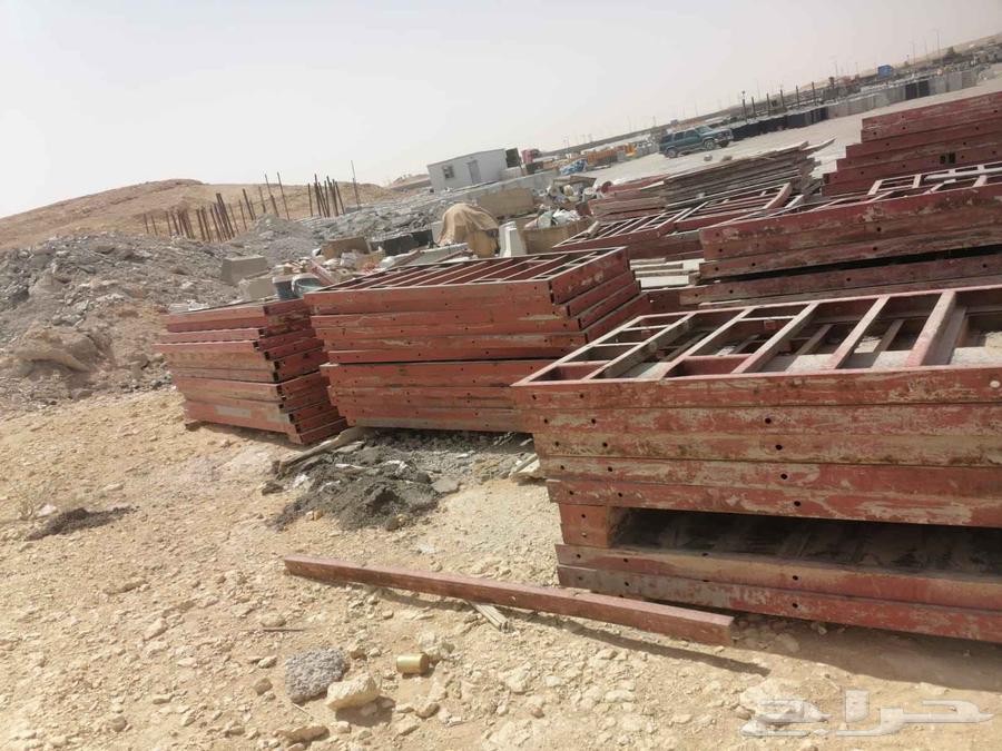 Approximately 80 retaining wall blocks, each 240 cm in length and 120 cm in width63727639284099114