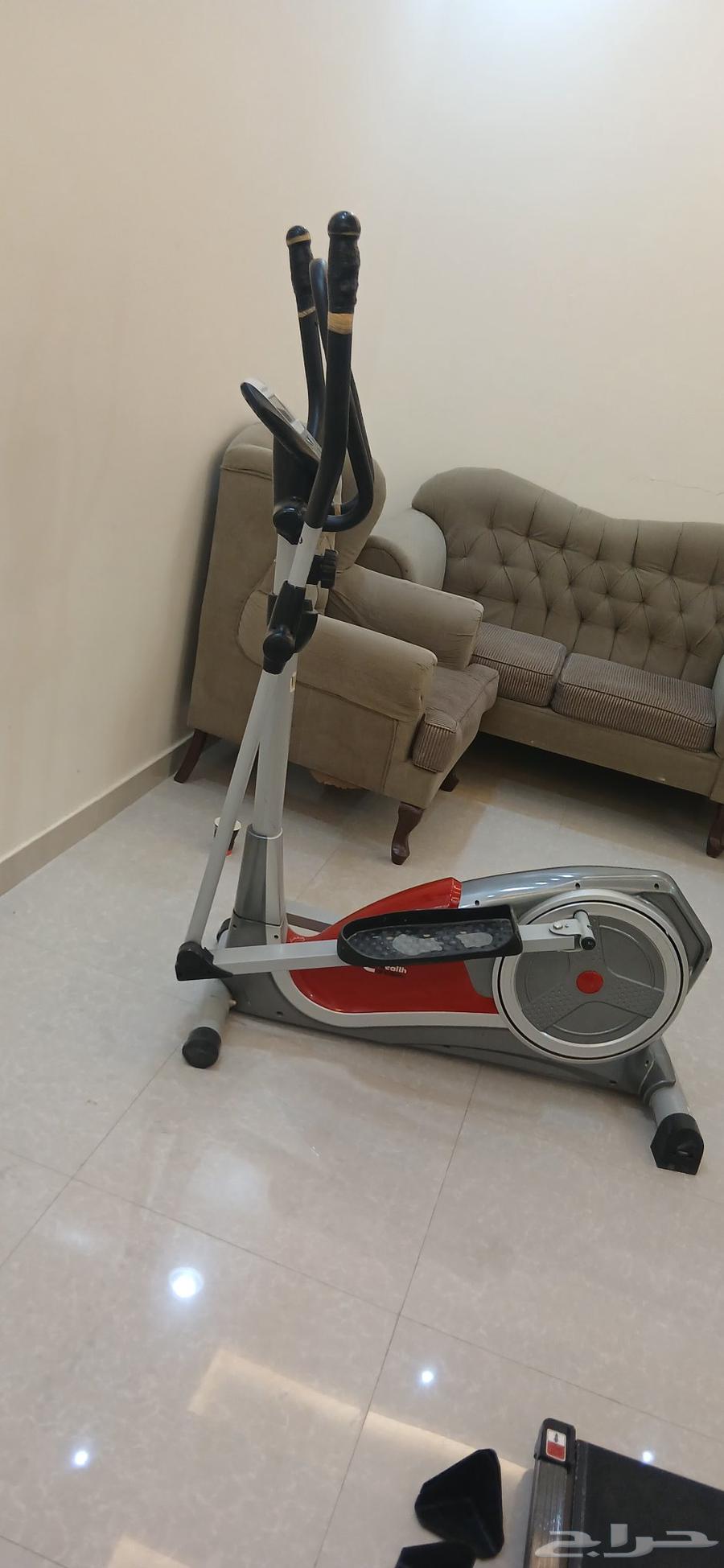 للبيع كنب خمس قطع ياخذ 9 انفار وا سير مشي63717631062530112