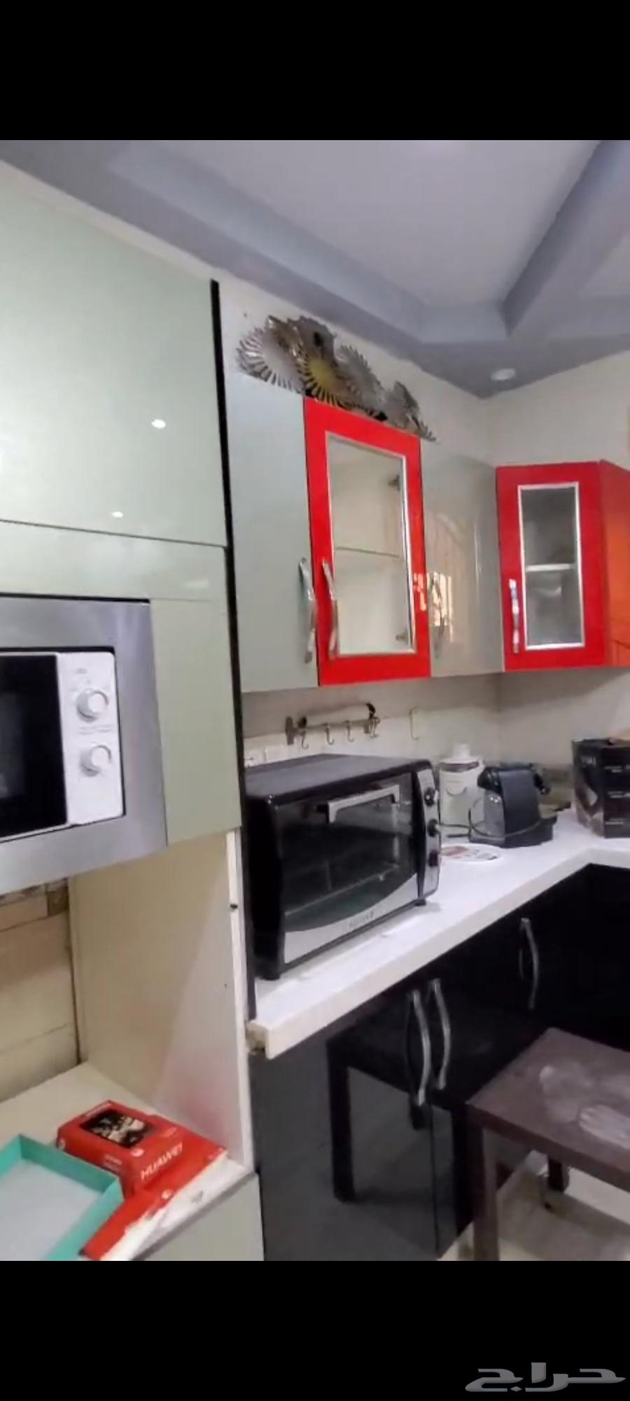 مطبخ مع الاجهزه الموجودة في الفيديو63737432555521110