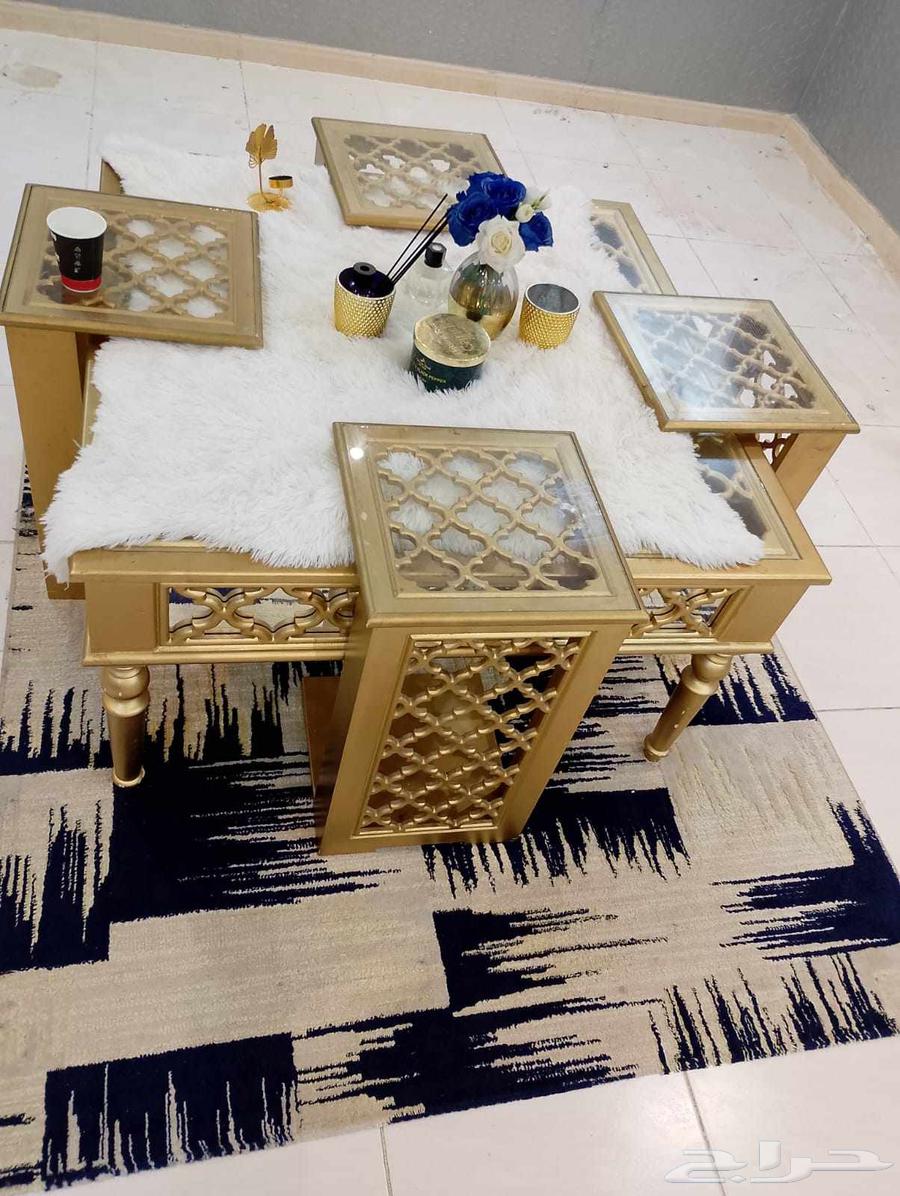 Large serving table with four small tables63729657434755110