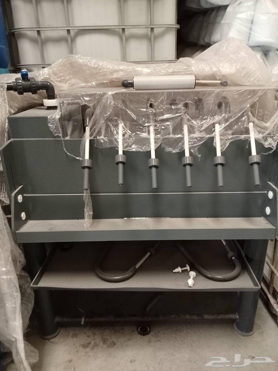 Liquid and detergent filling machine63733382676738110