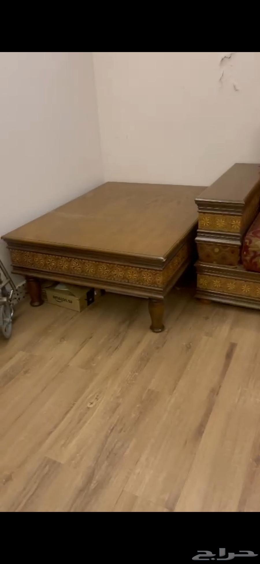 Selling 4 sofas and 2 tables, contact via WhatsApp63736792882307114