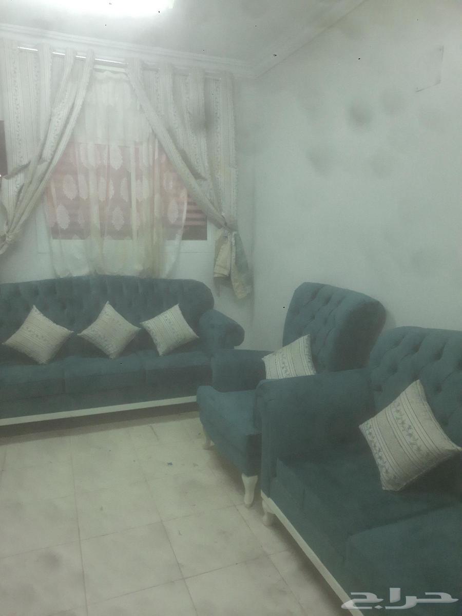كنب مجلس فاخر جدا والله أخو الجديد مع ستارة قماش فاخرة .63730687009667110