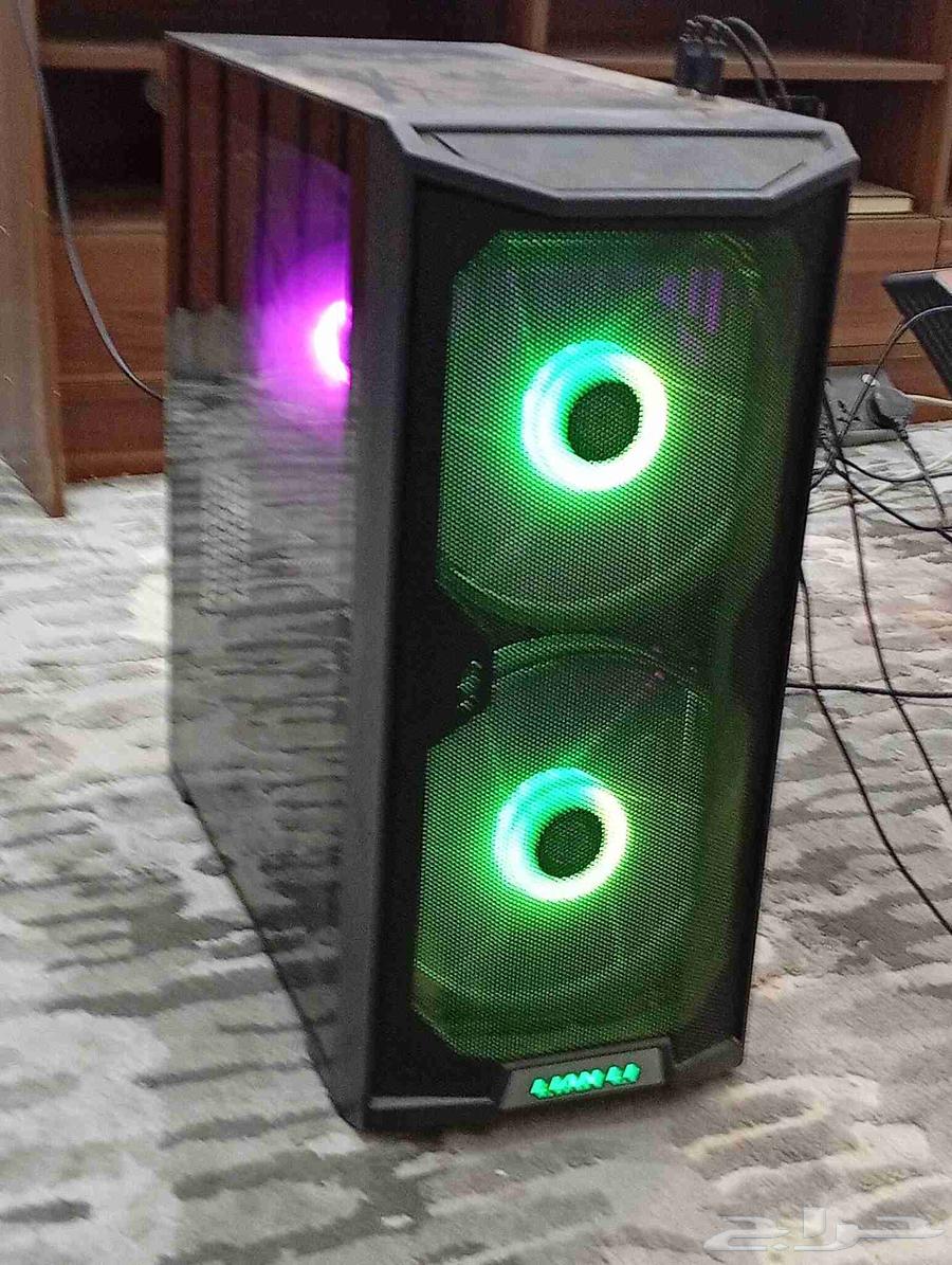 للبيع pc استخدام كذا مره ومقروط حتى مغبر يعني اخو الجديد63731901852546112