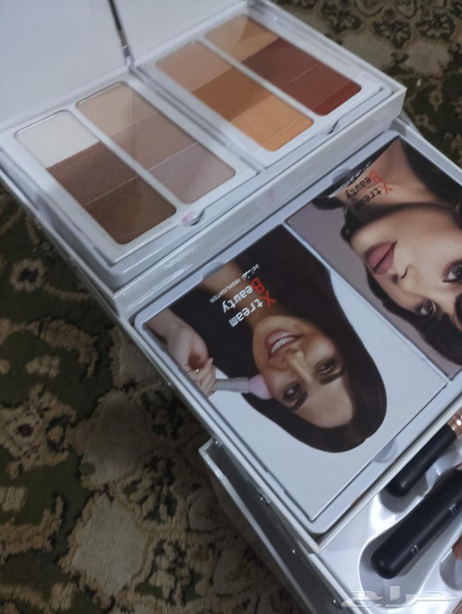 Lightly used makeup box, missing some items and lightly used63735374875009113