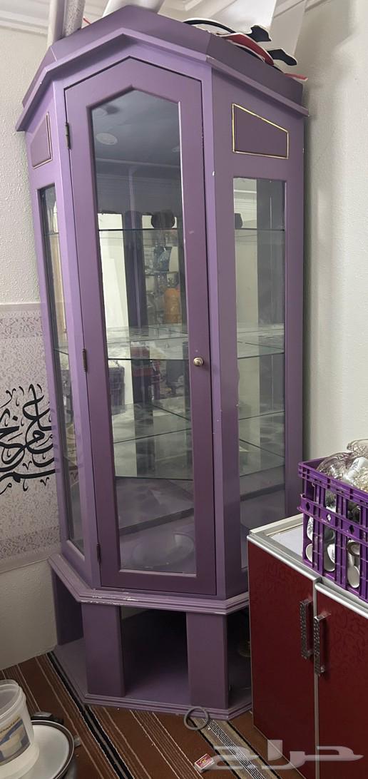 دولاب قزاز مع اناره وارفف قزاز شبه جديد63734420499971110
