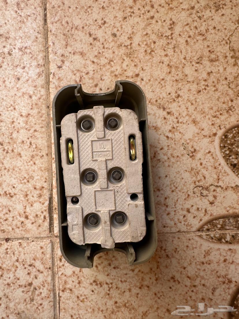 فيش كهرب قديم لييه63732649133441111