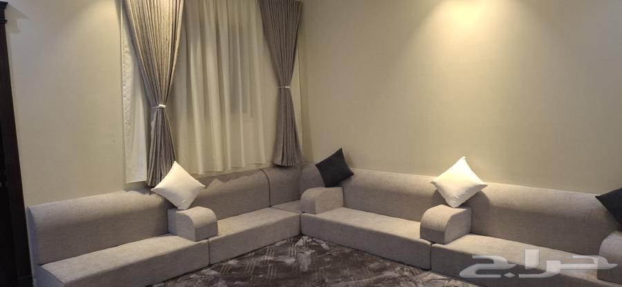 عربي  طقم كنب فوم جديد ونظيف مع ستائر أنيقة. جودة ممتازة وخا63743583320707113