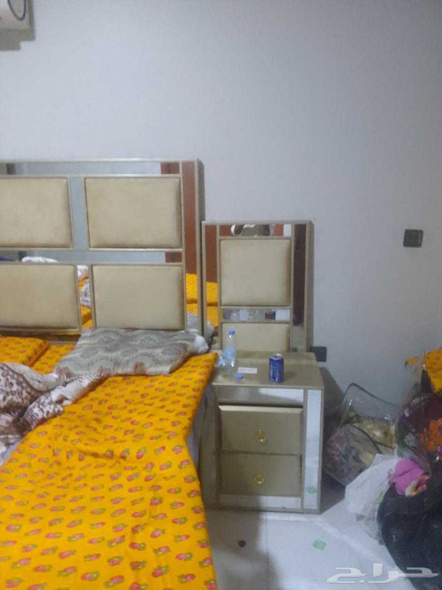 دولاب للبيع دولاب نظيف ما في شيء سعره ب 200063745067316483112